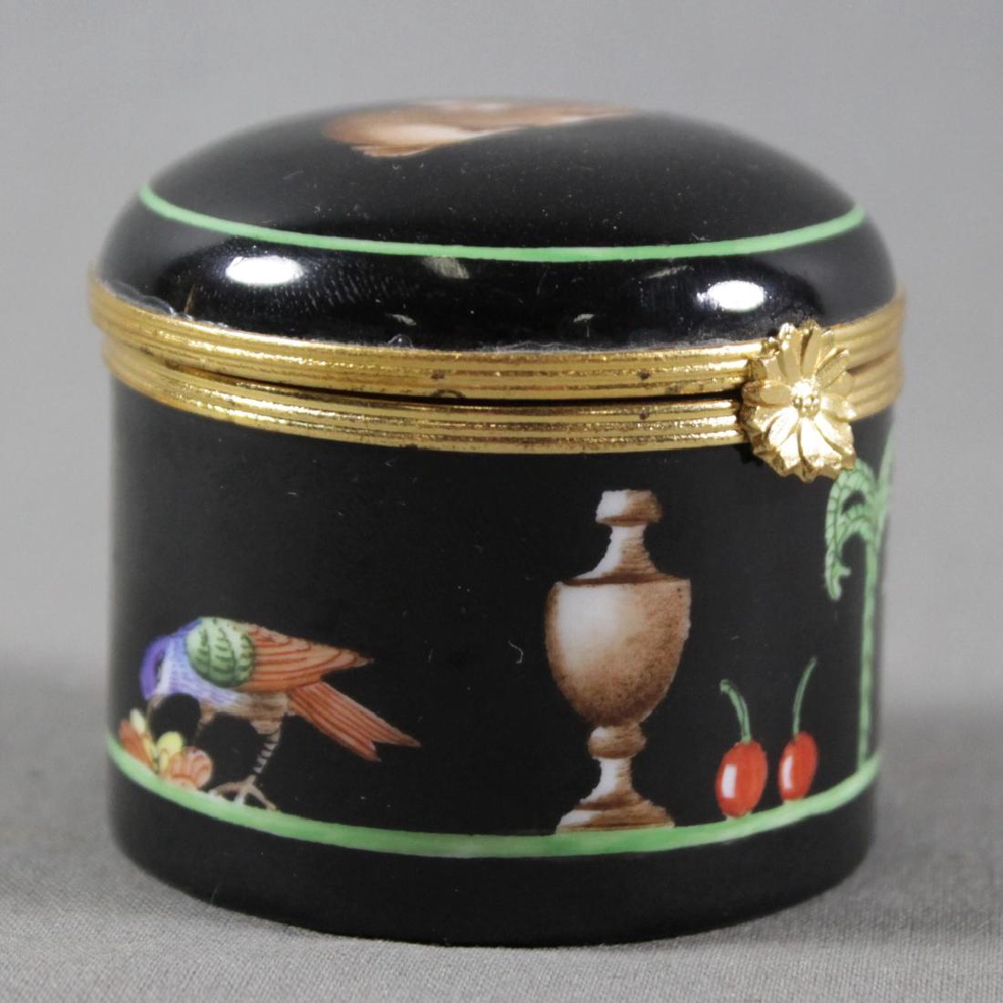 MINIATURE PORCELAIN BOX: MINIATURE PORCELAIN BOX. MEASURES H: 2" W: 2 1/4"