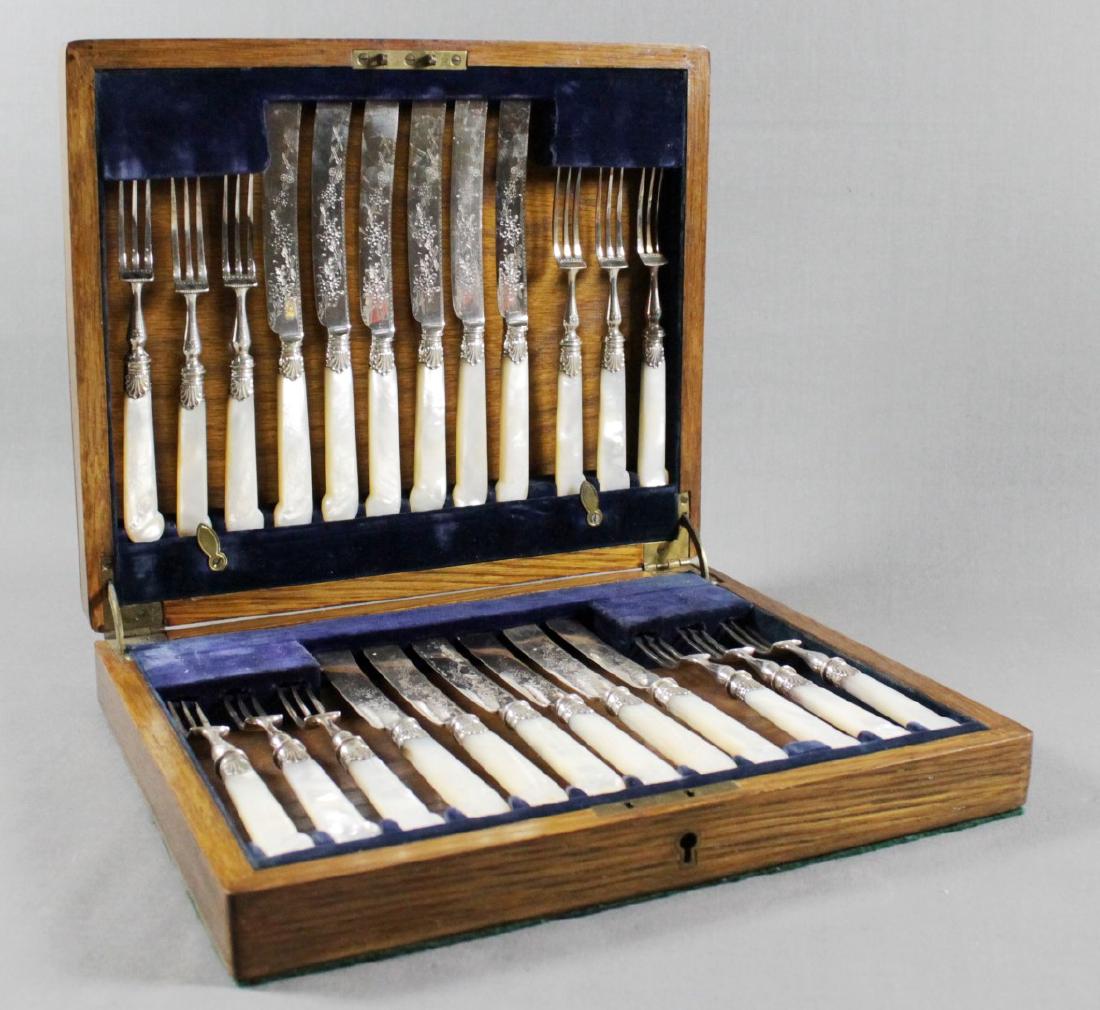 SILVER AND MOTHER OF PEARL FISH SERVICE WITH CASE (1 of 4)