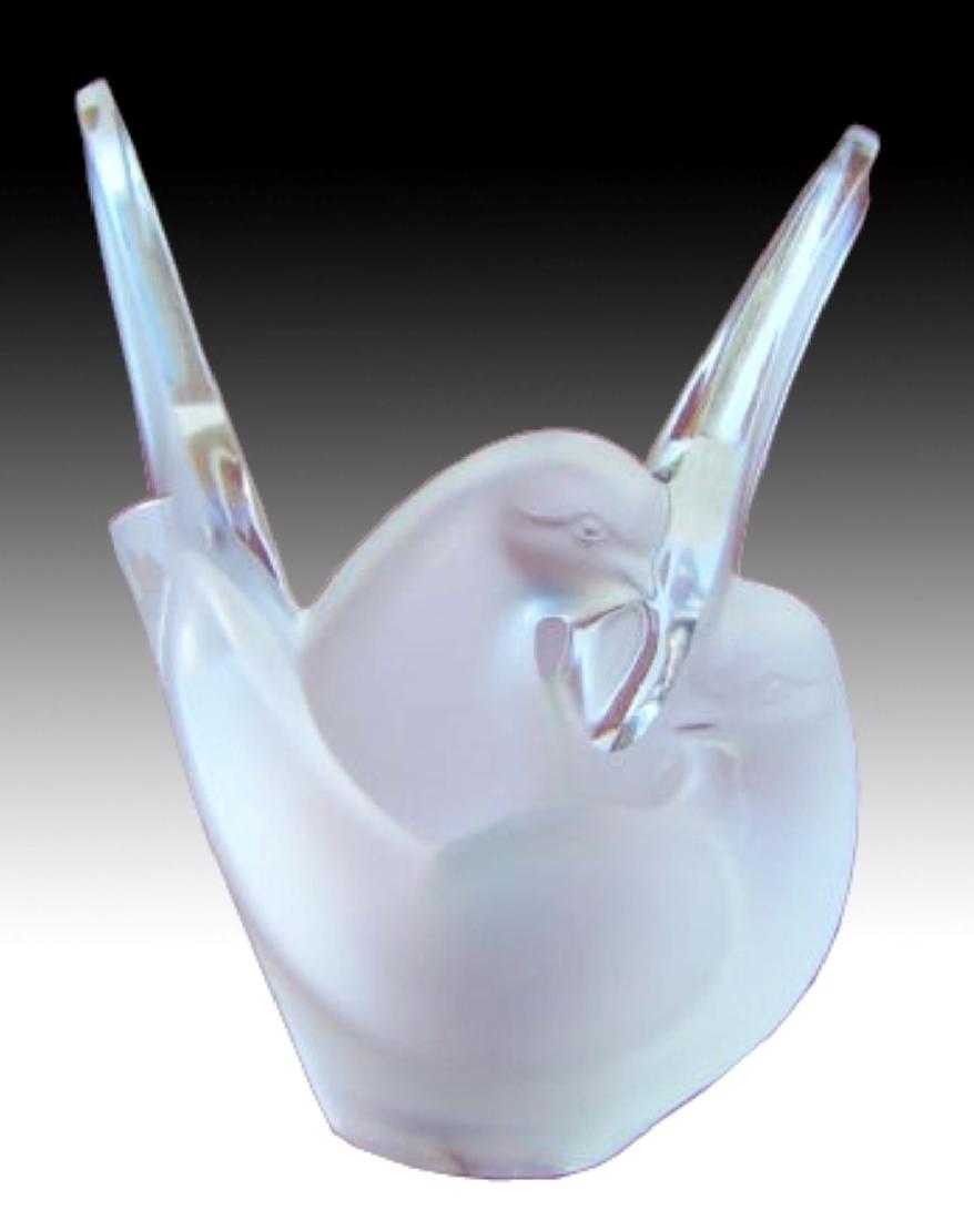 LALIQUE GLASS GROUP OF DOVES (1 of 5)