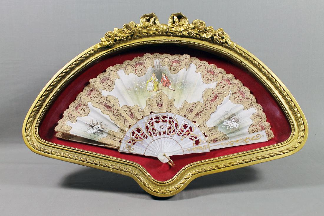 ANTIQUE VICTORIAN ROYAL SCENE LACE TRIM FRAMED FAN (1 of 12)