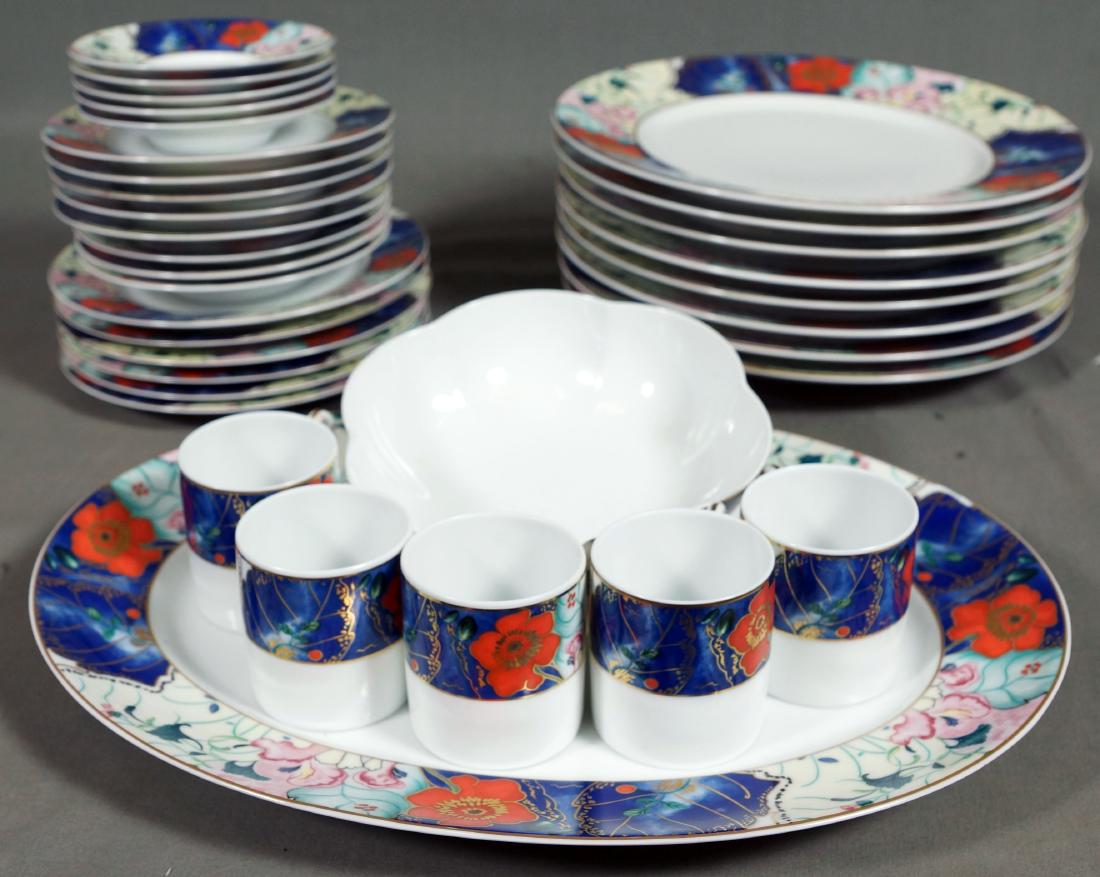 SMALL COLLECTION OF LIMOGES DINNERWARE (1 of 6)