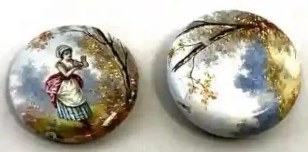 Miniature enamel on copper pill box: Miniature enamel on copper pill box Miniature enamel on the copper-covered pill box 1 3/4" diameter CONDITION: Minor damage to the pillbox