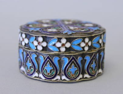 19TH CENTURY RUSSIAN ENAMEL BOX: 19TH CENTURY RUSSIAN ENAMEL BOX