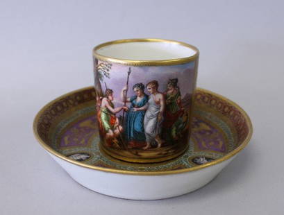 EARLY 19TH CENTURY ROYAL VIENNA CUP AND SAUCER CIR: EARLY 19TH CENTURY ROYAL VIENNA CUP AND SAUCER CIRCA 1820. THE SAUCER MEASURES 5 1/4" DIAMETER AND THE CUP MEASURES H: 2 1/4"