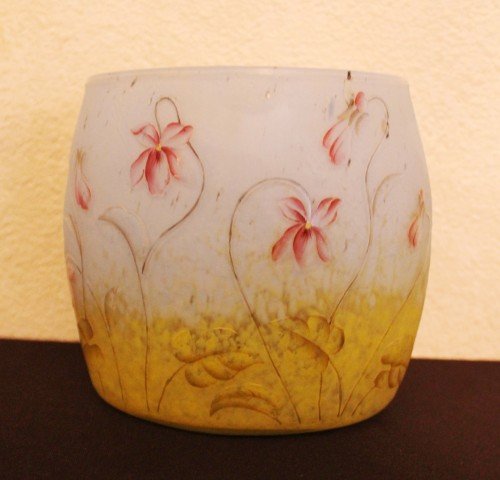 DAUM NANCY ENAMELLED GLASS VASE: DAUM NANCY ENAMELLED GLASS VASE NO SIGNATURE. MEASURES H: 4 3/4" W: 5 1/2"