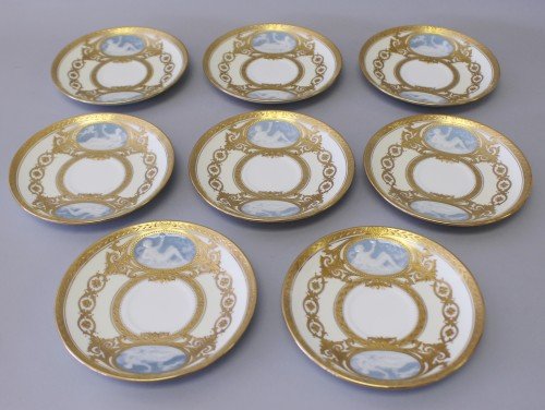 SET OF 8 MINTON PATE SUR PATE PLATES MADE FOR TIFF: SET OF 8 MINTON PATE SUR PATE PLATES MADE FOR TIFFANY AND CO. THEY MEASURE 5" DIAMETER