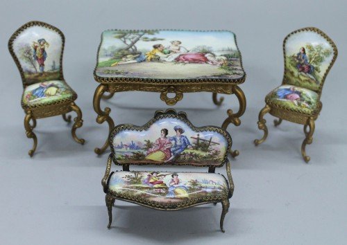 VIENNESE ENAMEL ORMOLU MINIATURE FURNITURE SET: VIENNESE ENAMEL ORMOLU MINIATURE FURNITURE SET. MEASURES H: 2" W: 2 1/2"
