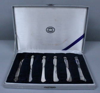 SET OF GEORG JENSEN STERLING SILVER BUTTER KNIVES: SET OF GEORG JENSEN STERLING SILVER BUTTER KNIVES. MEASURES LENGTH 5 3/4". NO INTERNATIONAL SHIPPING ON IVORY