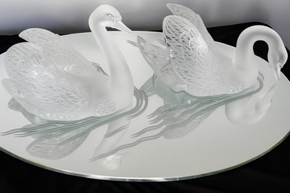 Lalique Pair of Cygne Etched Crystal Swans with Mirror