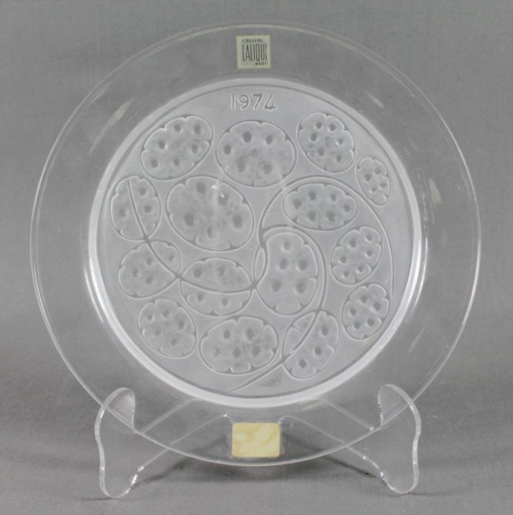 Lalique Anniversary Plate: Lalique Anniversary Plate. Measures 9" Diameter Lalique is a French glassmaker, founded by renowned glassmaker and jeweller Ren???????????????????????????????????????????????????????????????? Lalique 