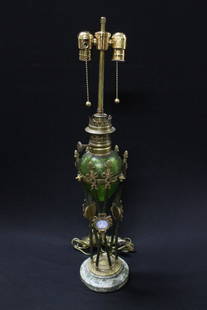 EMPIRE STYLE GILT BRONZE LAMP WITH GREEN ETCHED GLASS A: EMPIRE STYLE GILT BRONZE LAMP WITH GREEN ETCHED GLASS AND PORCELAIN PLAQUES. 19TH CENTURY. H:29 1/4"