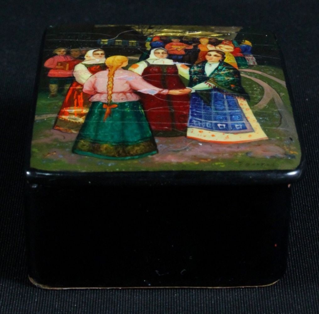 Small Russian Lacquered Box - 3