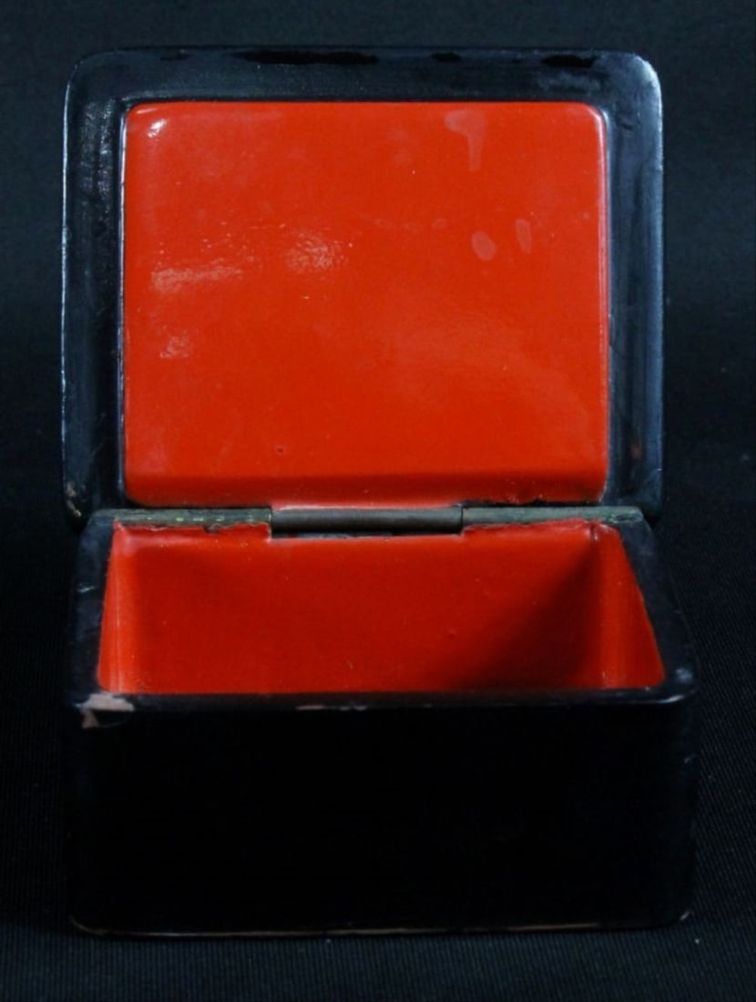 Small Russian Lacquered Box - 4