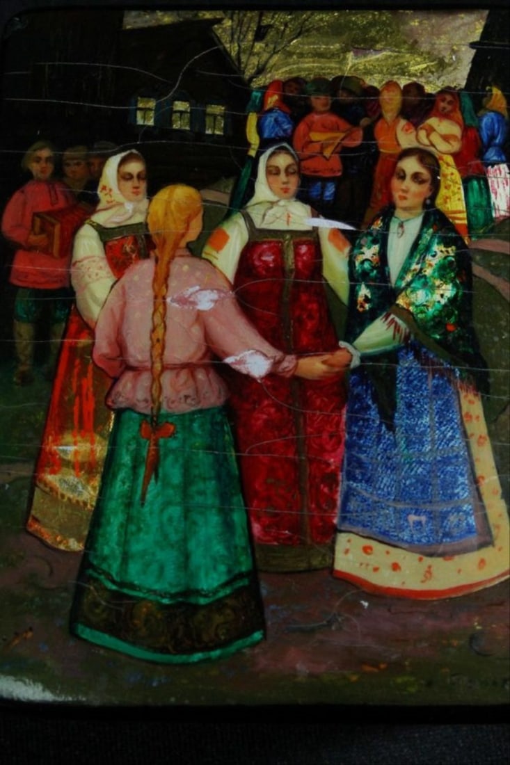 Small Russian Lacquered Box - 5