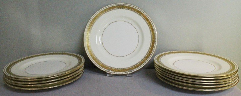 SET OF 12 MINTON PLATES: SET OF 12 MINTON PLATES . THEY MEASURE 10 3/4" DIAMETER