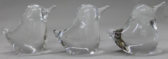 SET OF 3 DAUM CRYSTAL BIRDS: SET OF 3 DAUM CRYSTAL BIRDS . THEY MEASURE H: 3"