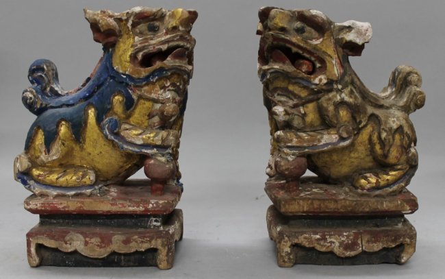 PAIR OF PAINTED WOOD CHINESE FOO DOGS: PAIR OF PAINTED WOOD CHINESE FOO DOGS. THEY MEASURE H: 7 1/4"