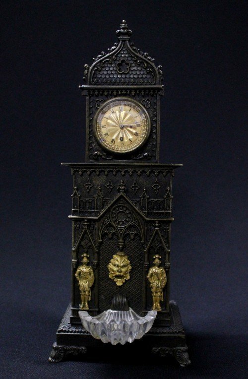 19TH CENTURY BRONZE AND CRYSTAL CLOCK: 19TH CENTURY BRONZE AND CRYSTAL CLOCK. MEASURES APPROX H: 10"
