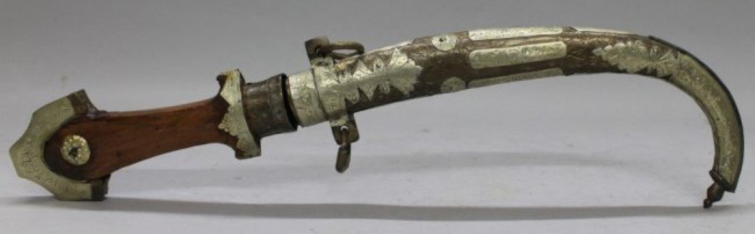 20th Century Islamic Indo Persian Dagger Jambiya: 20th Century Islamic Indo Persian Dagger Jambiya Khanjar Decorative Dagger with Wooden Handle. The Khanjar is the traditional dagger of Oman. It is similar to the Yemeni jambiya. It is carried in a sh