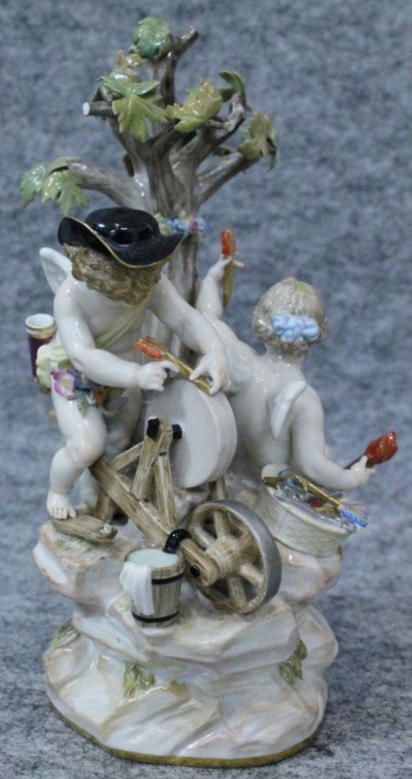 19TH C. MEISSEN GROUP OF CHERUBS WITH BOWS AND ARROWS: 19TH C. MEISSEN GROUP OF CHERUBS WITH BOWS AND ARROWS. MEASURES H: 8"