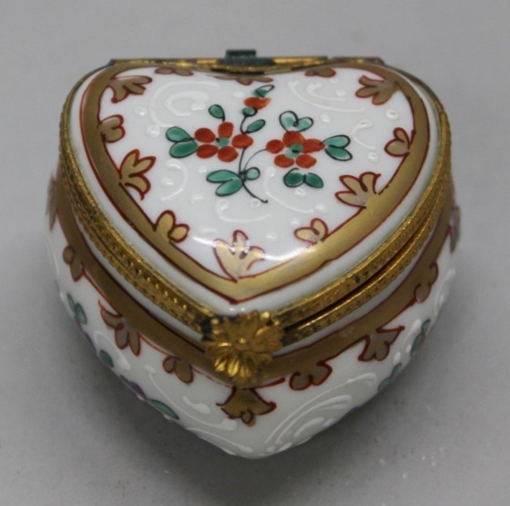 LIMOGES HEART SHAPED BOX: LIMOGES HEART SHAPED BOX . MEASURES H: 1 1/4" W: 2 1/4"