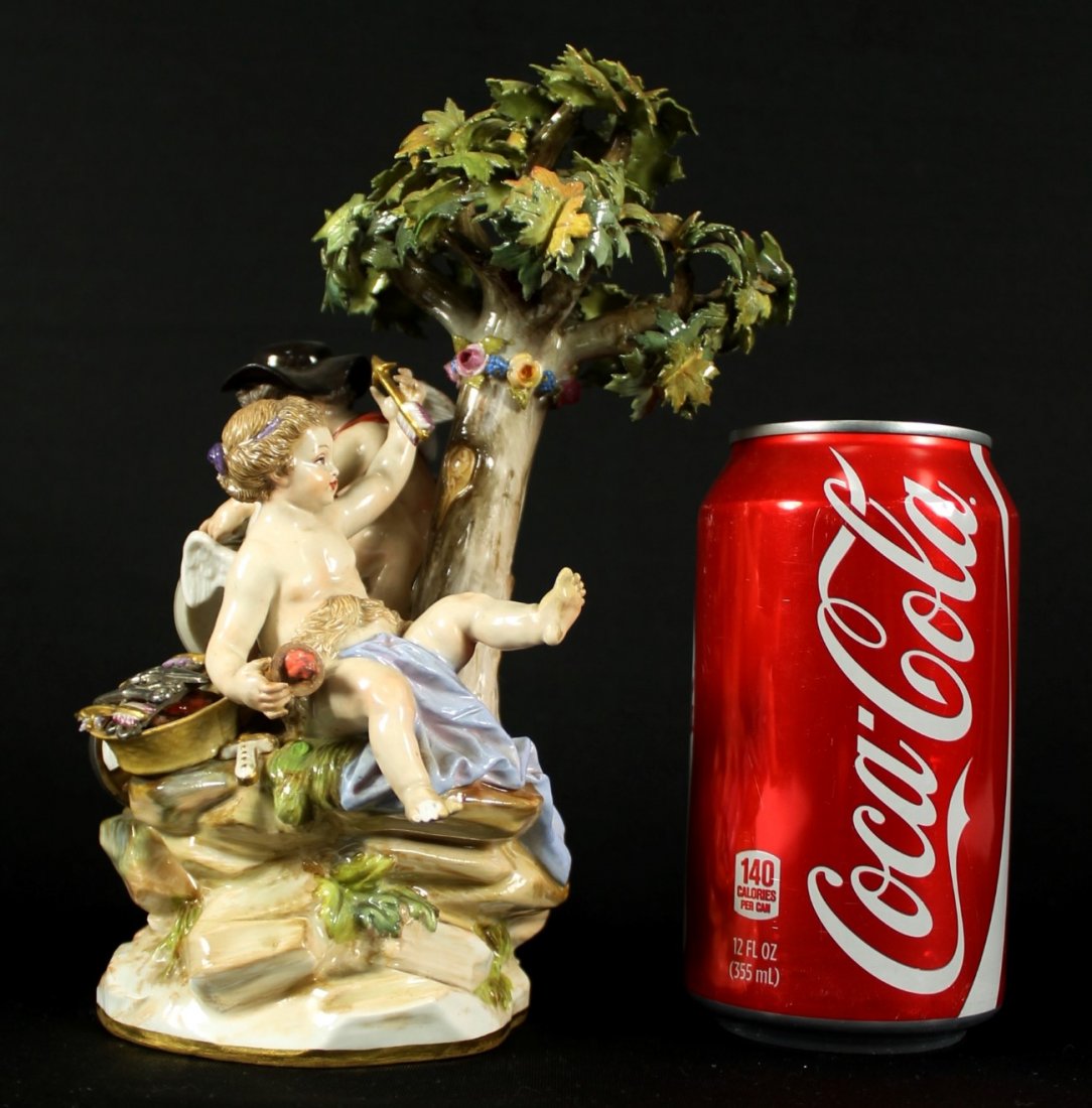 19TH C. MEISSEN GROUP OF CHERUBS WITH BOWS AND ARROWS: 19TH C. MEISSEN GROUP OF CHERUBS WITH BOWS AND ARROWS. MEASURES H: 8"