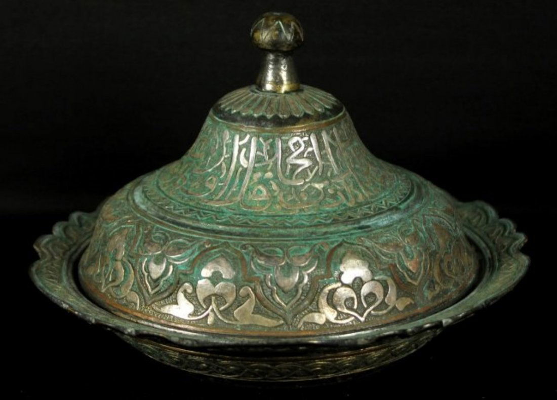 14TH CENTURY ISLAMIC STERLING SILVER OVER COPPER BOWL W: 14TH CENTURY ISLAMIC STERLING SILVER OVER COPPER BOWL WITH COVER. MEMORABILIA TO SULTAN MANSOR BIN MOHAMMED (1524-1546). MEASURES: H: 5 1/4" W: 8" SHIPPING AND HANDLING TO 48 STATES OF UNITED STATES: