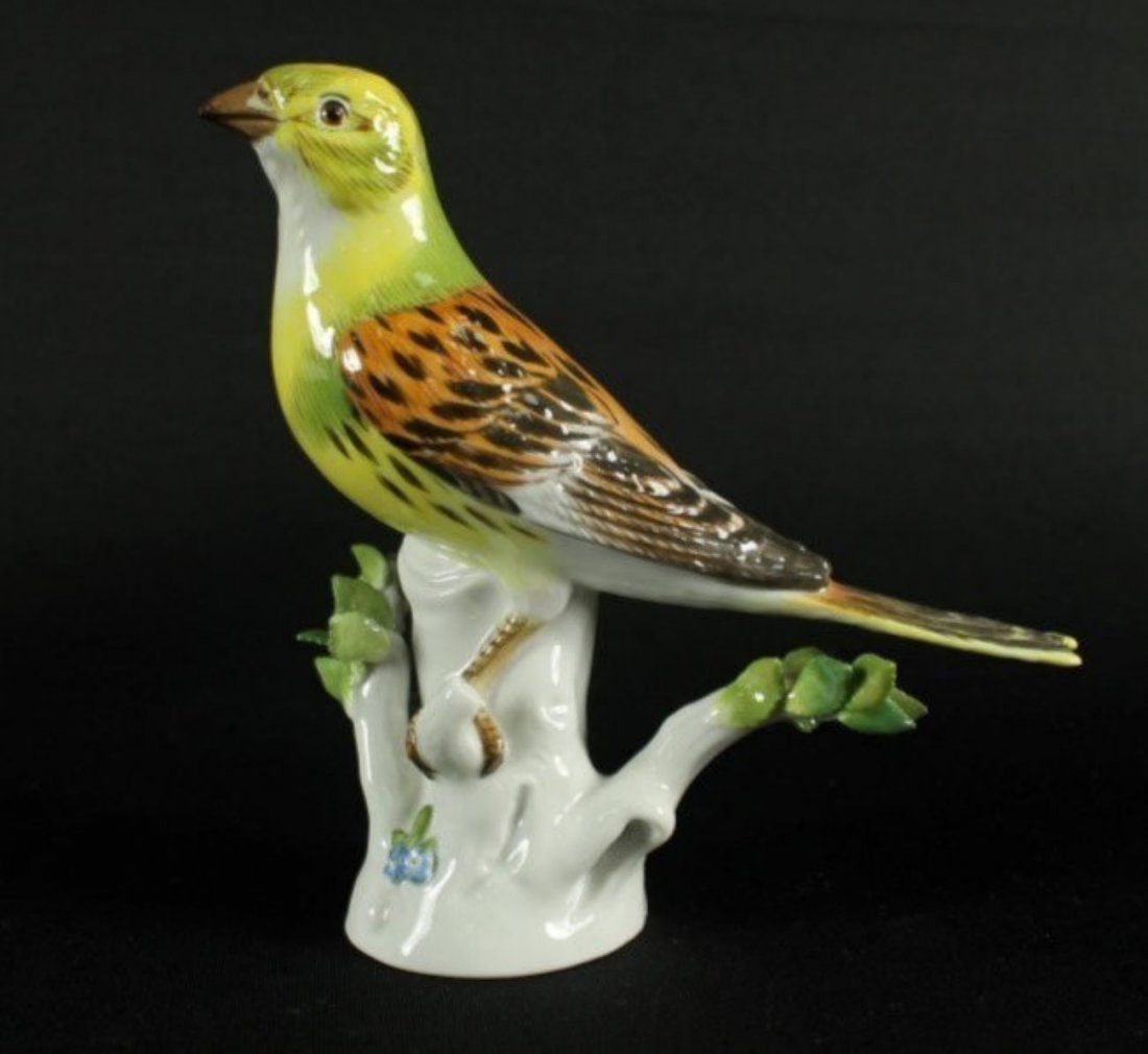 MEISSEN PORCELAIN BIRD: contemporary, with blue crossed swords mark, tallest 5in. H