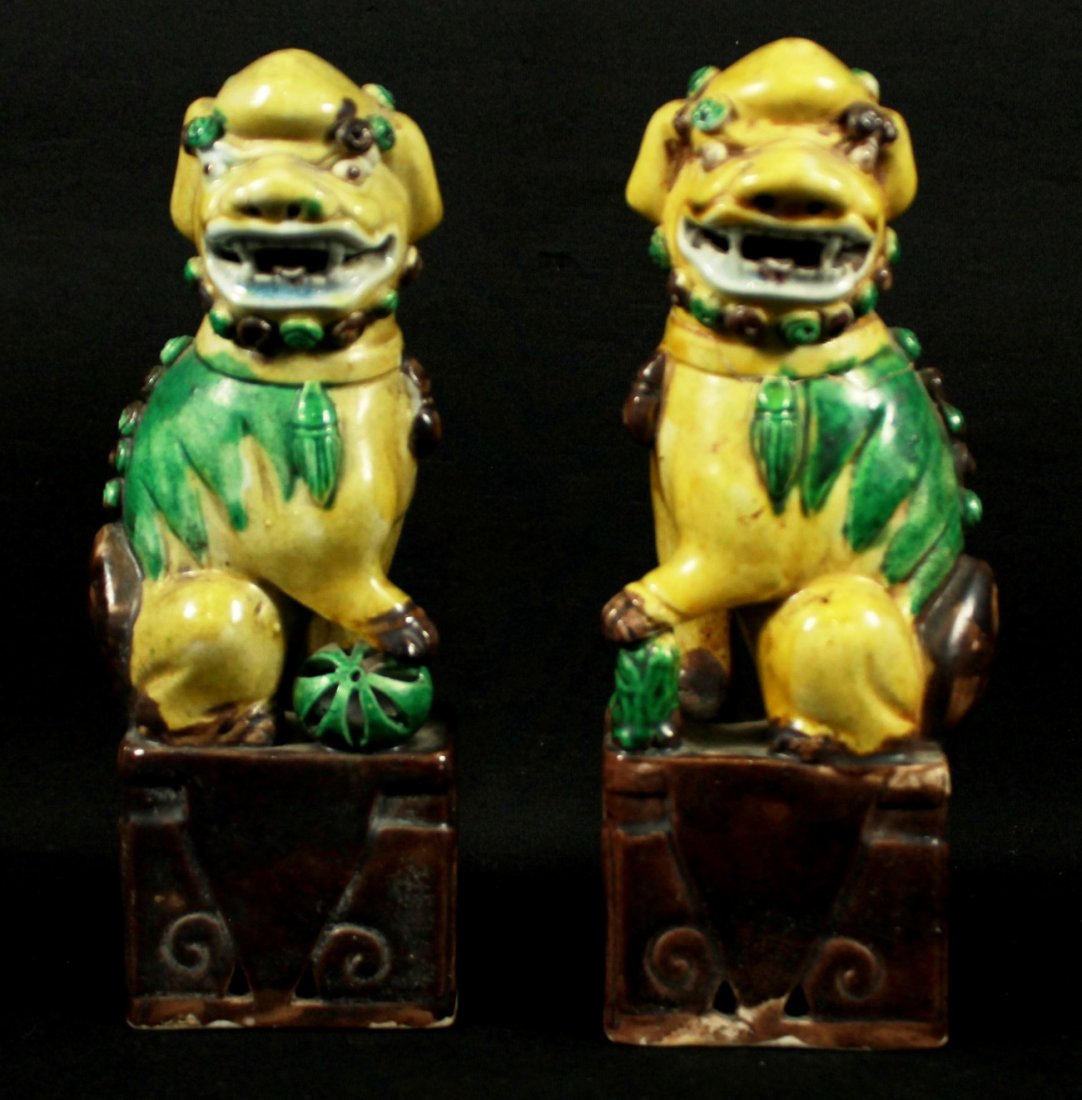 PAIR OF CHINESE FOO DOGS ON BASE: PAIR OF CHINESE FOO DOGS ON BASE. MEASURES H: 7 1/4" W: 2 1/4"