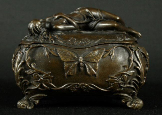 BRONZE BOX WITH LID: BRONZE BOX WITH LID. MEASURES H: 4 1/2" W: 5 3/4"