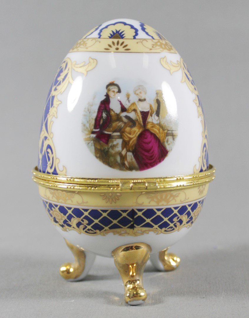 PORCELAIN AND GILT ITALIAN FABERGE STYLE EGG (1 of 3)