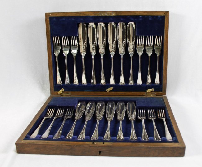 24 PC. ENGLISH SILVER PLATE SILVERWARE SET (1 of 6)