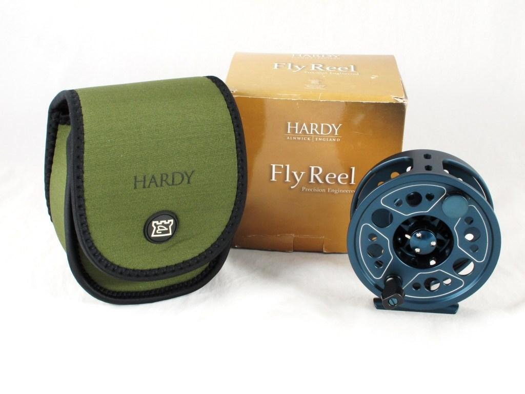 Hardy Gem MK II 10/11 with Box, Case and Papers: In near New condition the drag can be adjusted very easily during the playing a fish, reel can be left or right hand wind by the flick of a switch. Made in England by Hardy's of Alnwick , Beautiful sa