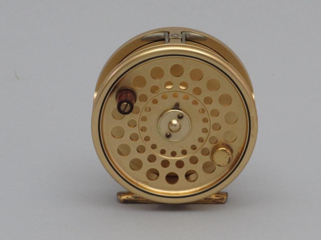 Hardy Sovereign 8/9 Marked with Serial No. 520: 3 1/2" dia. and 1" spool width. This reel is set to LHW and is very easily convertible to RHW, gold finish is in Good condition with only small scuffs.