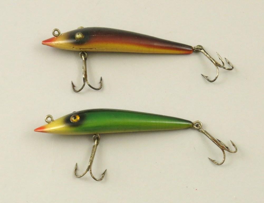 Pair of 4" Moonlight Pikaroons: Includes a VG Horned Ace with chips to wood and heavy age lines and one cracked eye, and an E- Moss Back with light age lines in the varnish and a tiny nick at the nose tip.