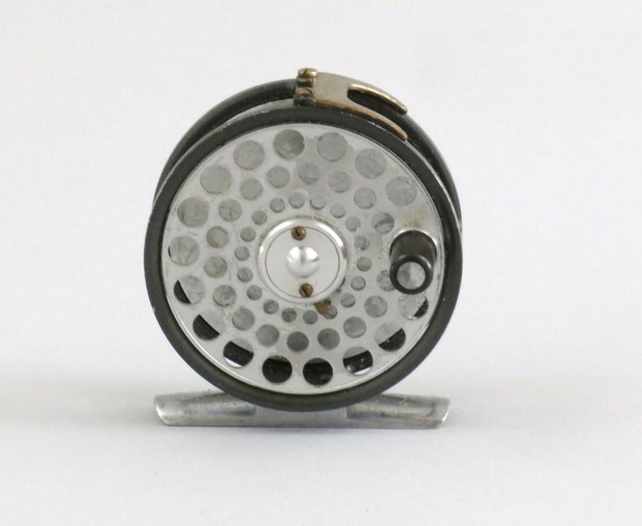 Silent Check Hardy Featherweight Fly Reel: This VG+ reel has normal usage wear and still retains almost all of its original grey finish. 2 7/8" dia, 3/4" wide spool, smooth alloy foot, two screw aluminum spool latch.