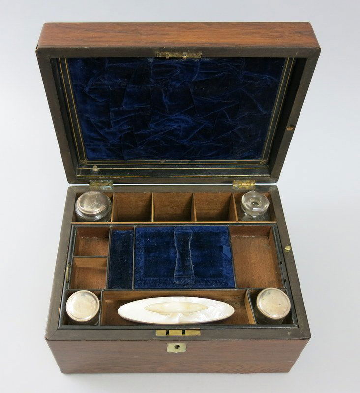 Early 1900's Women's Quality Travel Make-up Case (1 of 7)