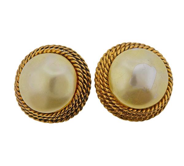 Chanel Costume Pearl Earrings (1 of 4)
