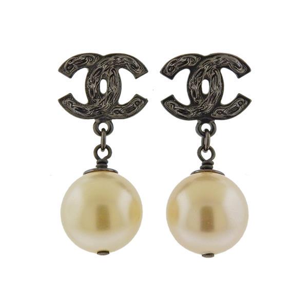 Chanel Costume Pearl Earrings (1 of 3)