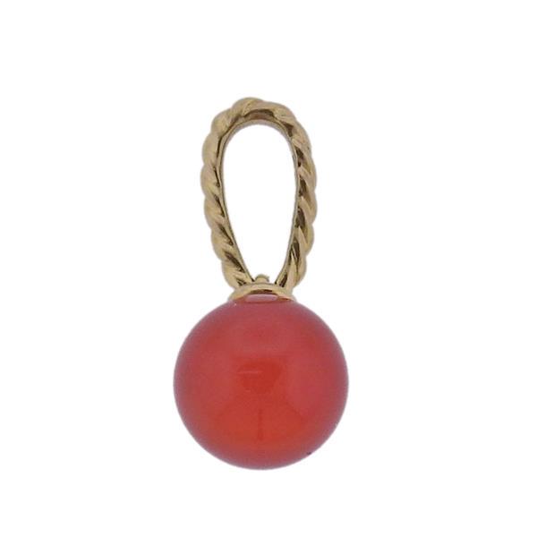 David Yurman 18k Gold Carnelian Charm Pendant: METAL: 18k Gold. GEMSTONES: Carnelian - 9mm. MEASUREMENTS: Charm/Pendant is 20mm long. MARKED: D. Y. 750. WEIGHT: 1.7 grams.Gemstones have not been graded for color and clarity ,and tested for clarity