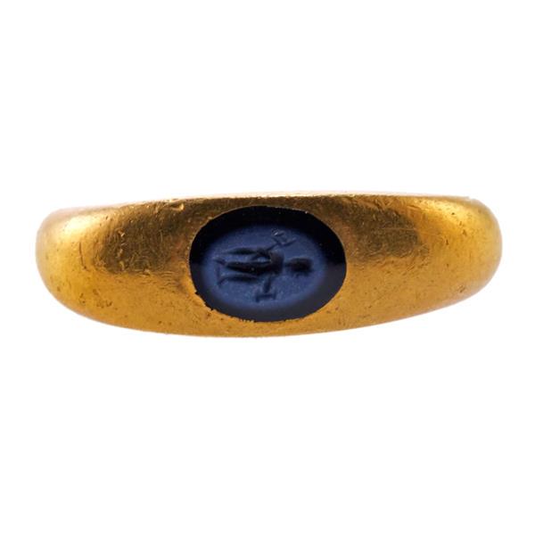 22k Gold Onyx Intaglio Ring (1 of 4)