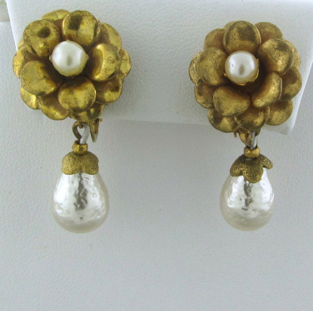 078: Miriam Haskell Faux Pearl Drop Earrings: Marked : Miriam Haskell. 1 3/8" long. top 1/2" in diameter.