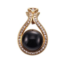 La Triomphe 18k Gold Diamond Onyx Pendant