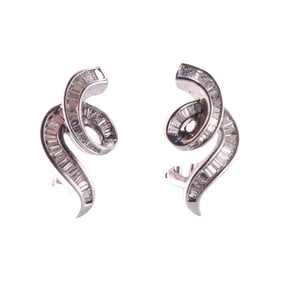 18k Gold Baguette Diamond Swirl Earrings