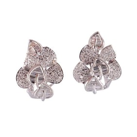 18k Gold Leaf Motif Diamond Earrings