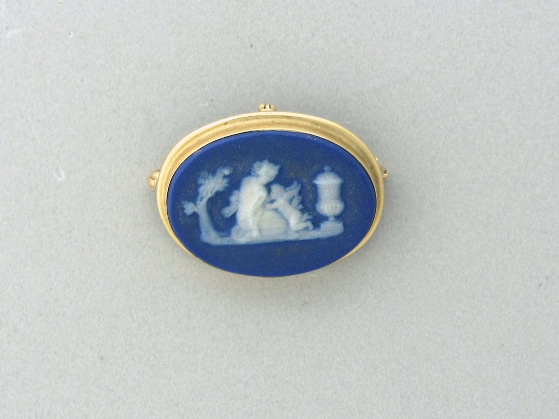 074: Estate 14k Gold Wedgwood Brooch Pin Pendant: Measurements - brooch is 20mm x 26mm. weight - 4.6 grams.
