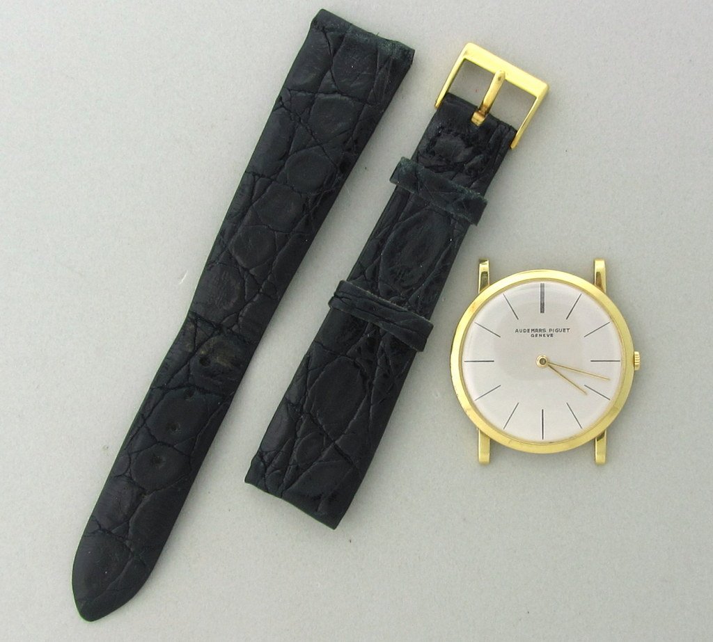 Vintage Audemars Piguet 18k Gold Men's Watch: 18k gold Case 31mm X 36mm, Manual wind Movement cal.2003, 17 jewels, adjusted 4 positions.