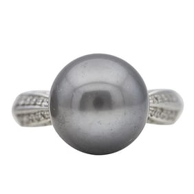 18k White Gold Tahitian Pearl and Diamond Ring