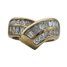 18k Yellow Gold Diamond V Shape Crossover Band Ring