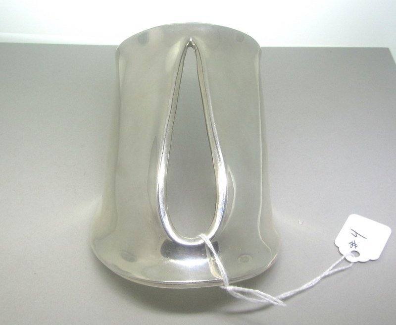 Robert Lee Morris Phantom Sterling Cuff Bracelet: Vintage Robert Lee Morris sterling cuff bracelet(not signed)measurements weight 132.7gms,inside diameter 65mm, length 98mm